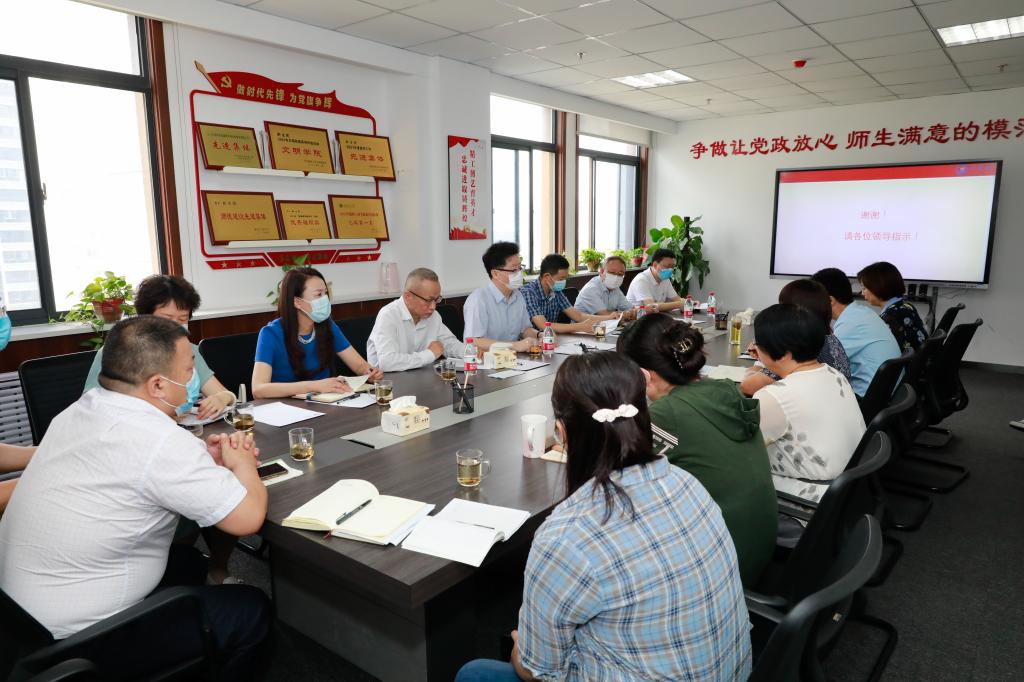 刘卫国一行莅临司机社
检查迎新准备工作