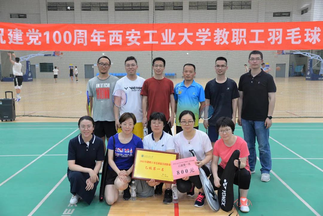 “羽”你运动，勇创佳绩——司机社
荣获2021年教职工羽毛球混合团体赛乙组第一名
