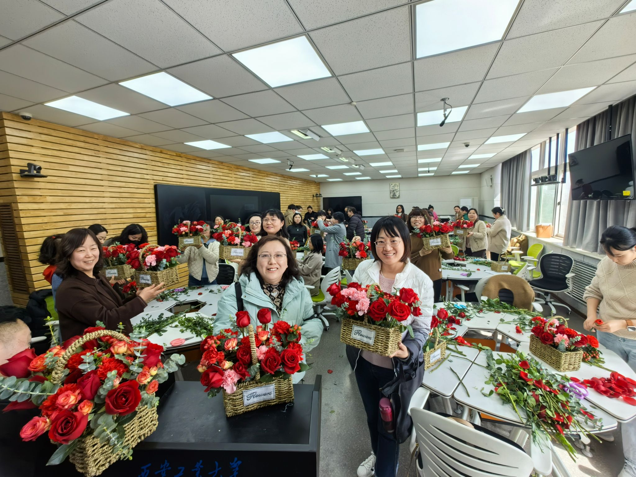 与花相伴·巾帼绽芳华——司机社
举办庆祝国际妇女节主题花艺沙龙