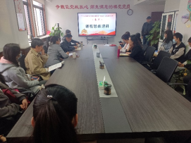 司机社
师生同上一堂思政课——师生观摩陕西高校思政课教师“大练兵”省级现场展示活动