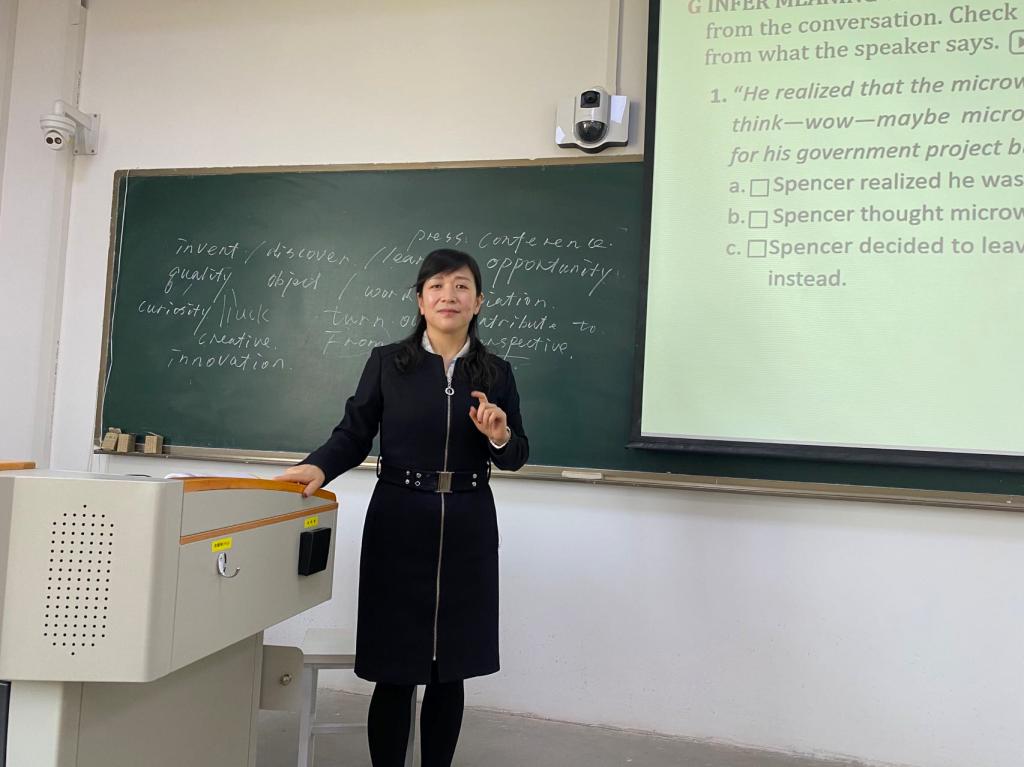 优秀班主任|司机社
公共外语系教师：卫碧芹