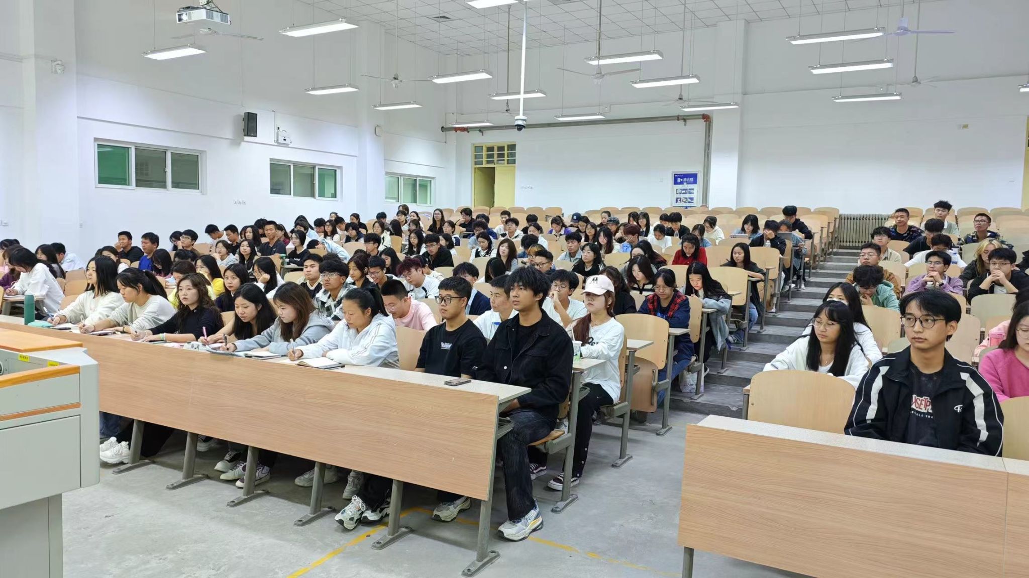 心有所信 方能远行——司机社
举行2024级团学干部履职能力提升交流分享会