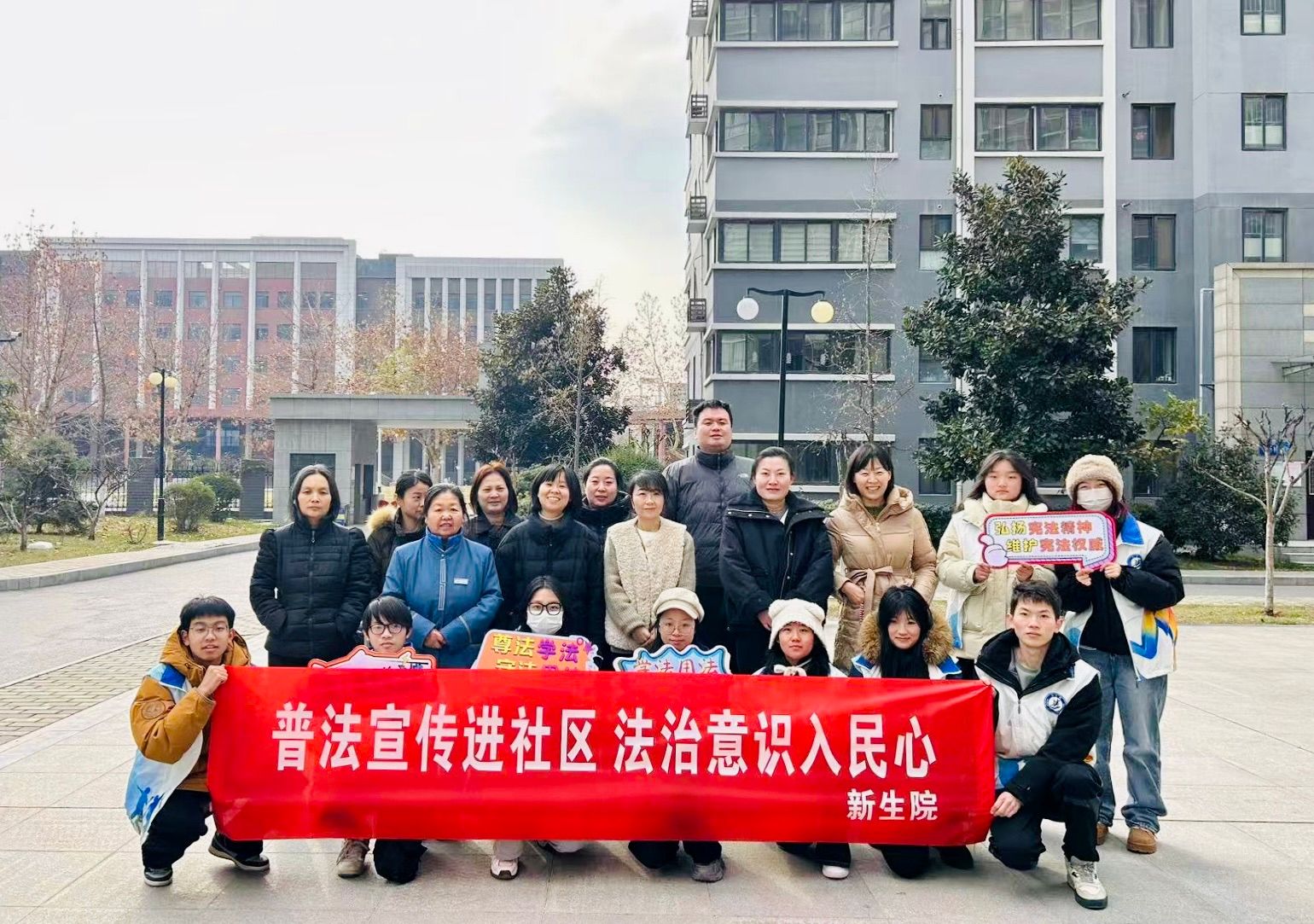 普法宣传进社区，法治意识入人心——司机社
开展普法宣传活动