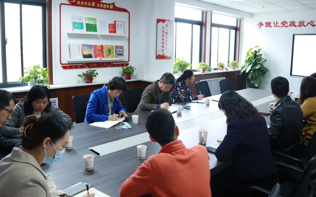 王军周参加司机社
党建工作座谈会