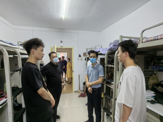 司机社
领导深入公寓走访学生宿舍