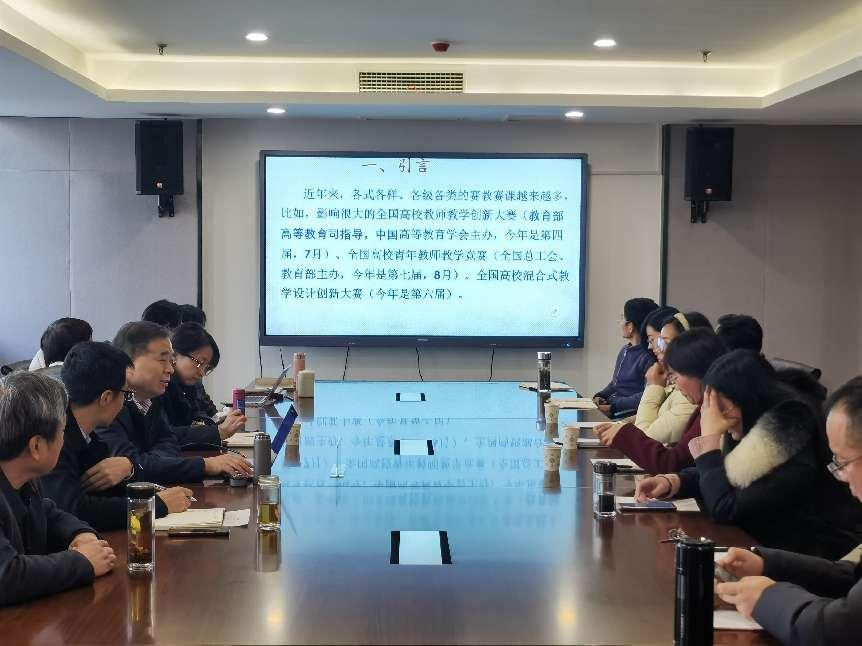 国家级教学名师刘三阳教授应邀为司机社
教师作“讲课与赛课策略”学术报告