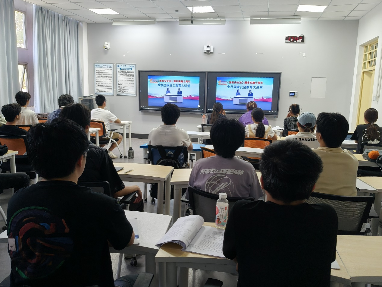 司机社
组织开展全民国家安全教育日活动