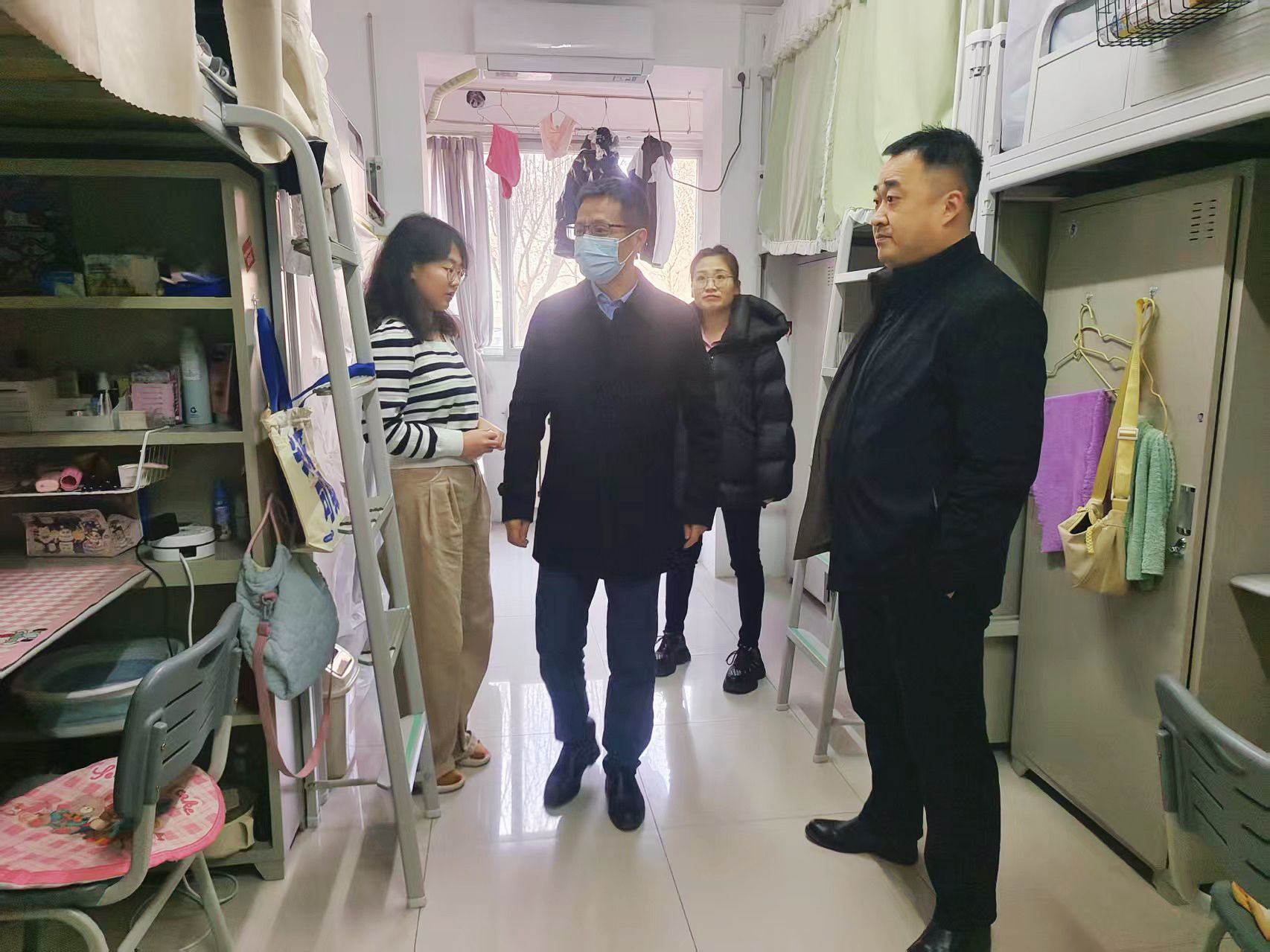 迎春送暖 开启新征程---司机社
领导走访学生宿舍
