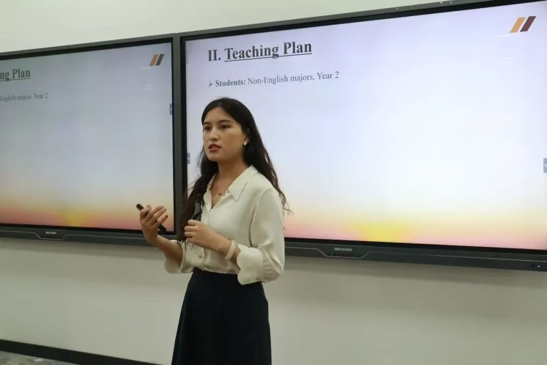 优秀班主任|司机社
公共外语系教师：康佳敏