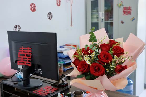 抗“疫”中的浪漫之约：司机社
辅导员举行“云端”婚礼