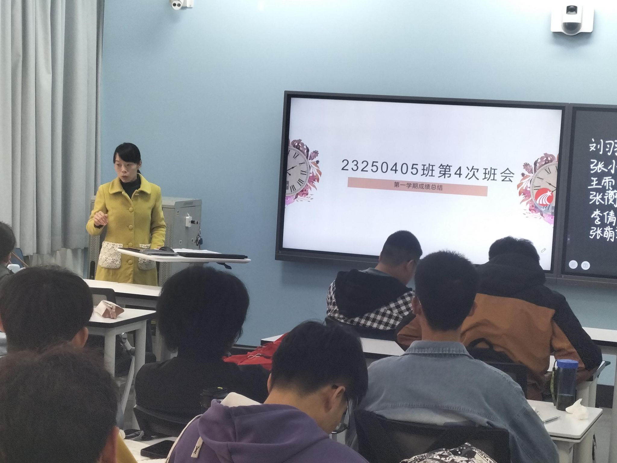 优秀班主任|司机社
物理系教师：贾新娟