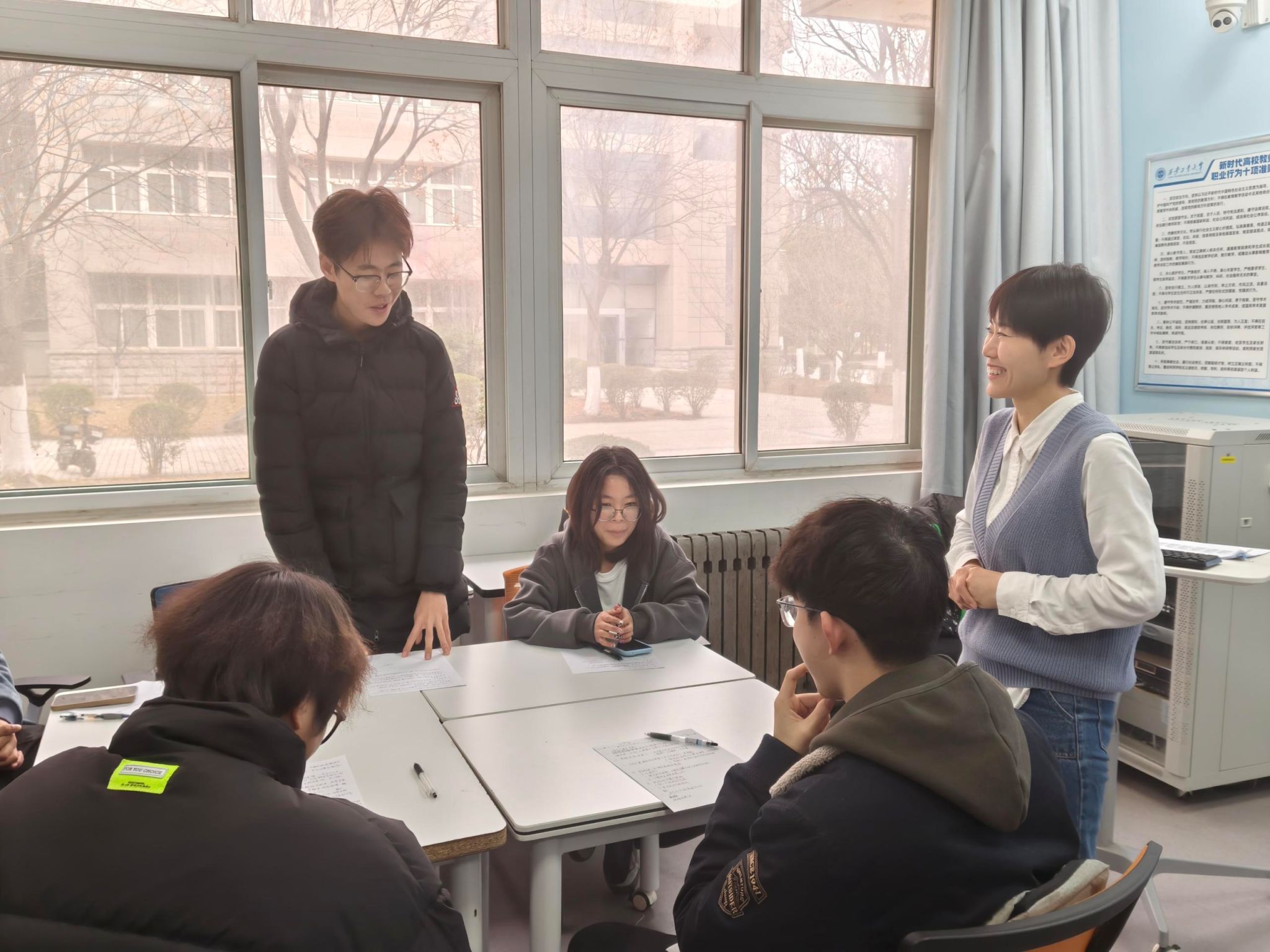 青言青语话雷锋 时代传承绽光芒——司机社
开展“学雷锋”主题班会