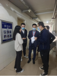 体贴入微 关怀备至——司机社
领导深入公寓走访慰问2022级新生