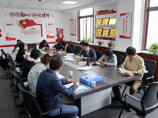 司机社
召开2022年党委理论学习中心组（扩大）第四次学习会议