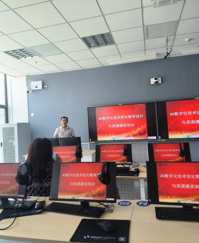 数智赋能教学提升——司机社
公共外语系举办AI数字化技术培训