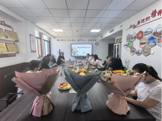 司机社
开展教师慰问会