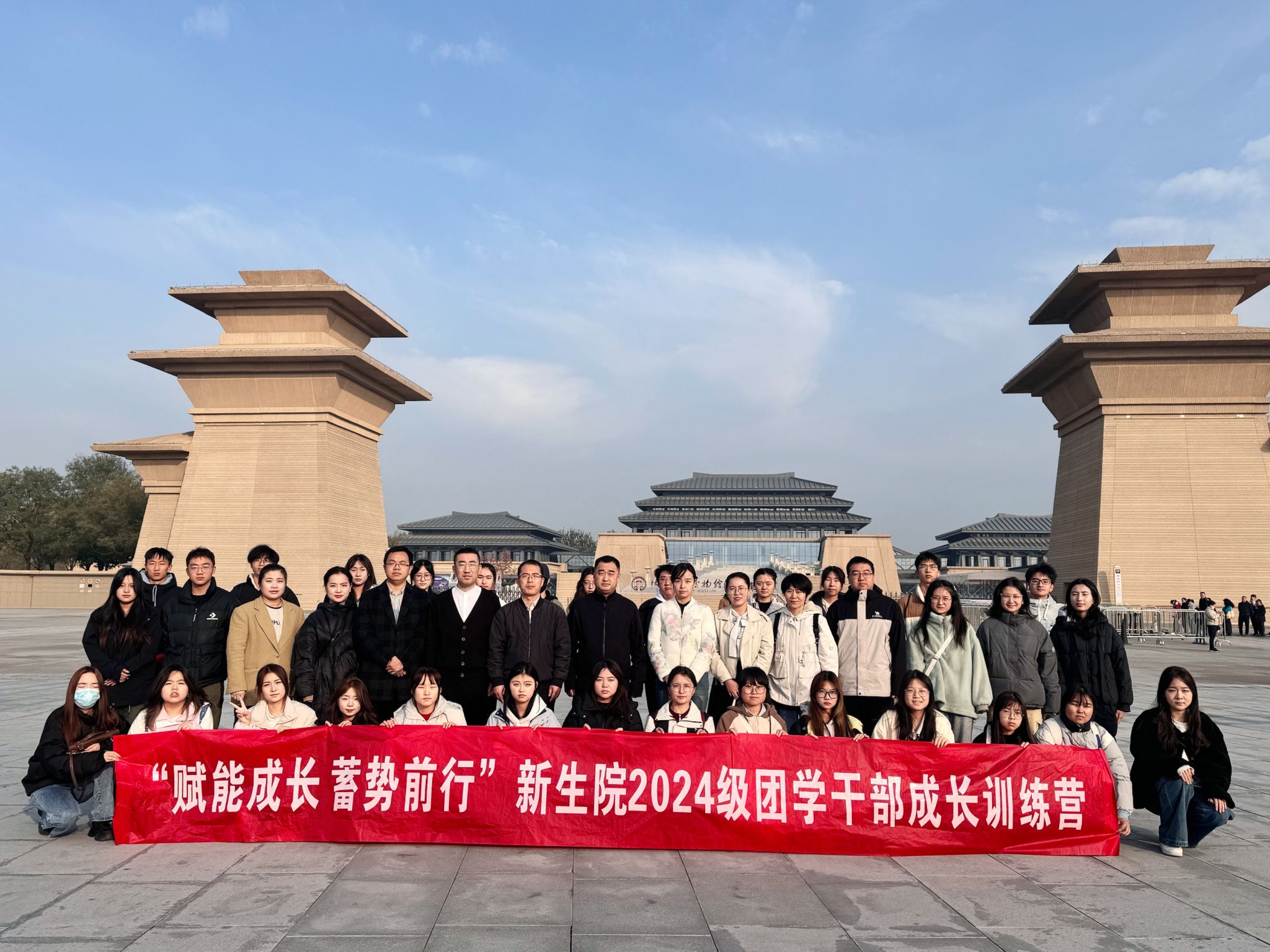 观秦风汉韵 品文化盛宴---司机社
组织团学干部赴陕西历史博物馆秦汉馆参观学习