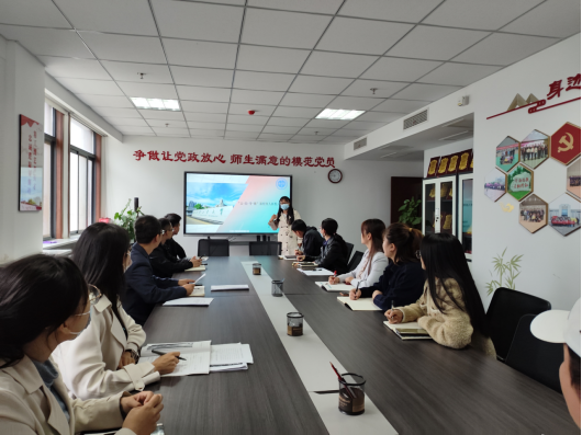“一人一主题”——司机社
开展课程育人新模式研讨