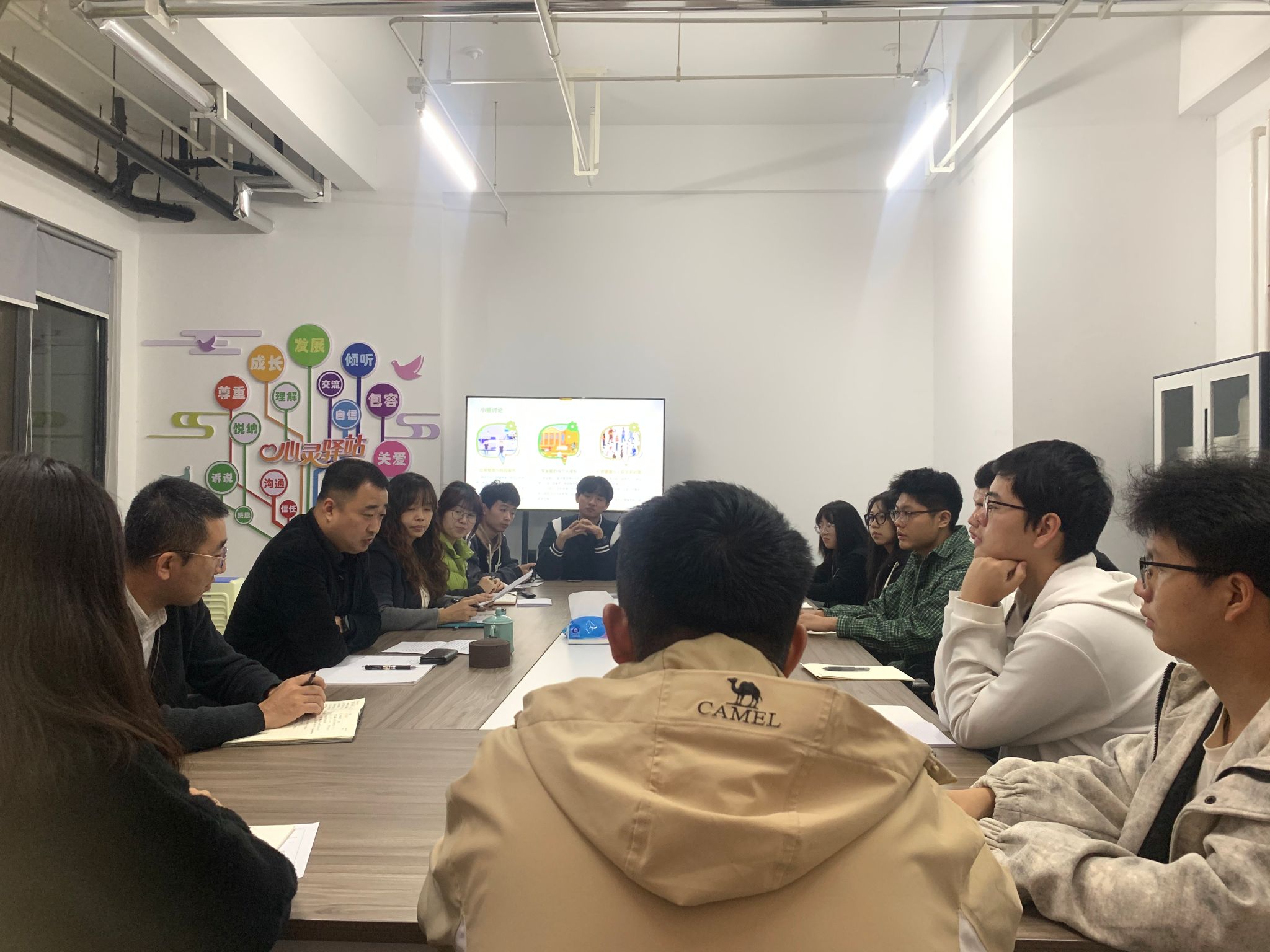 “宿”说心声  “寓”你同行——司机社
举行辅导员宿舍论坛